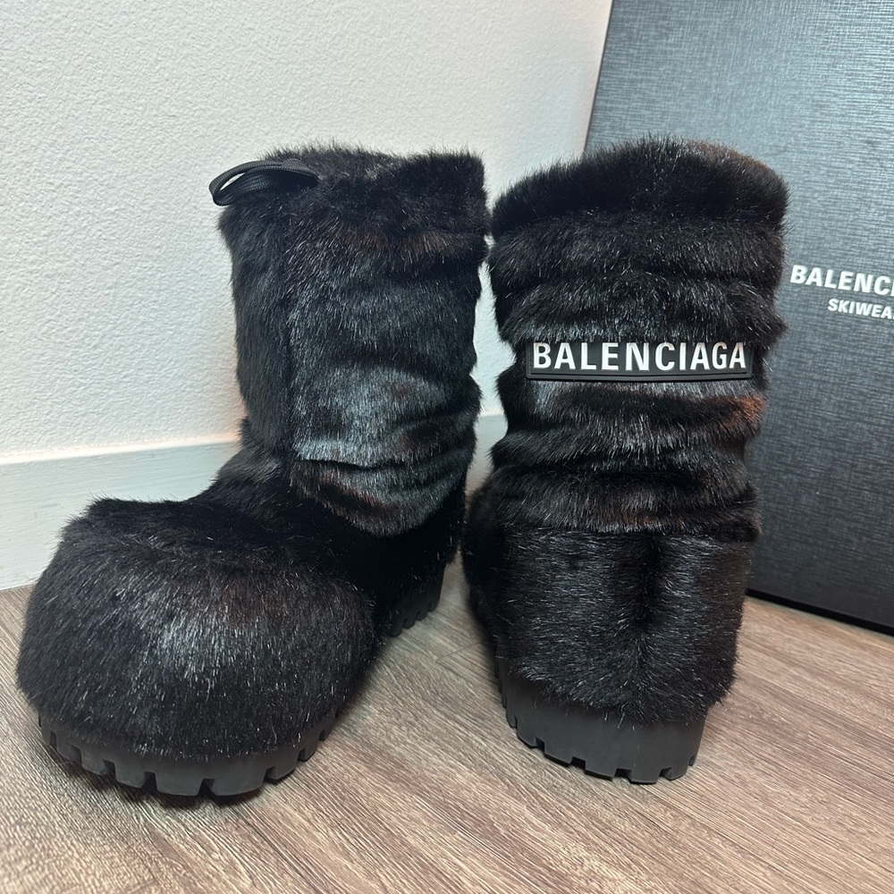 Balenciaga Alaska black mink fur